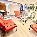 Apartment C, Restful,Cozy, Close Sunland Park Mall
