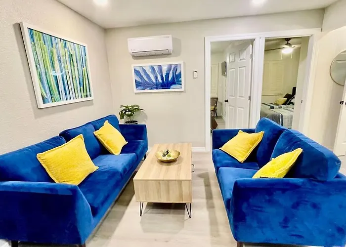 Apartment C, Restful,Cozy, Close Sunland Park Mall