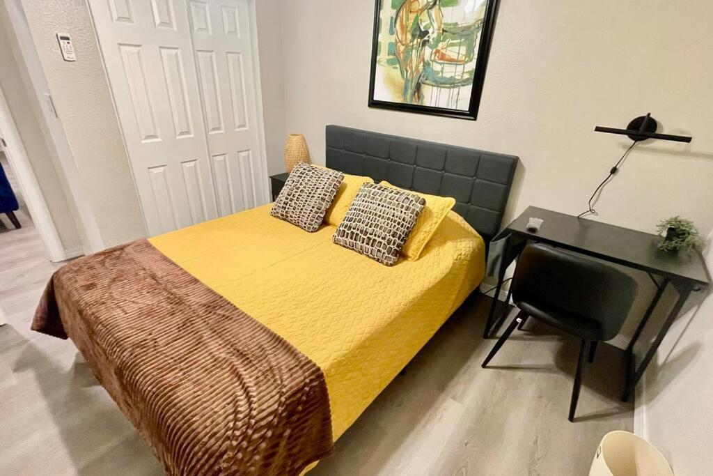 C, Restful,cozy, Close Sunland Park Mall Appartement